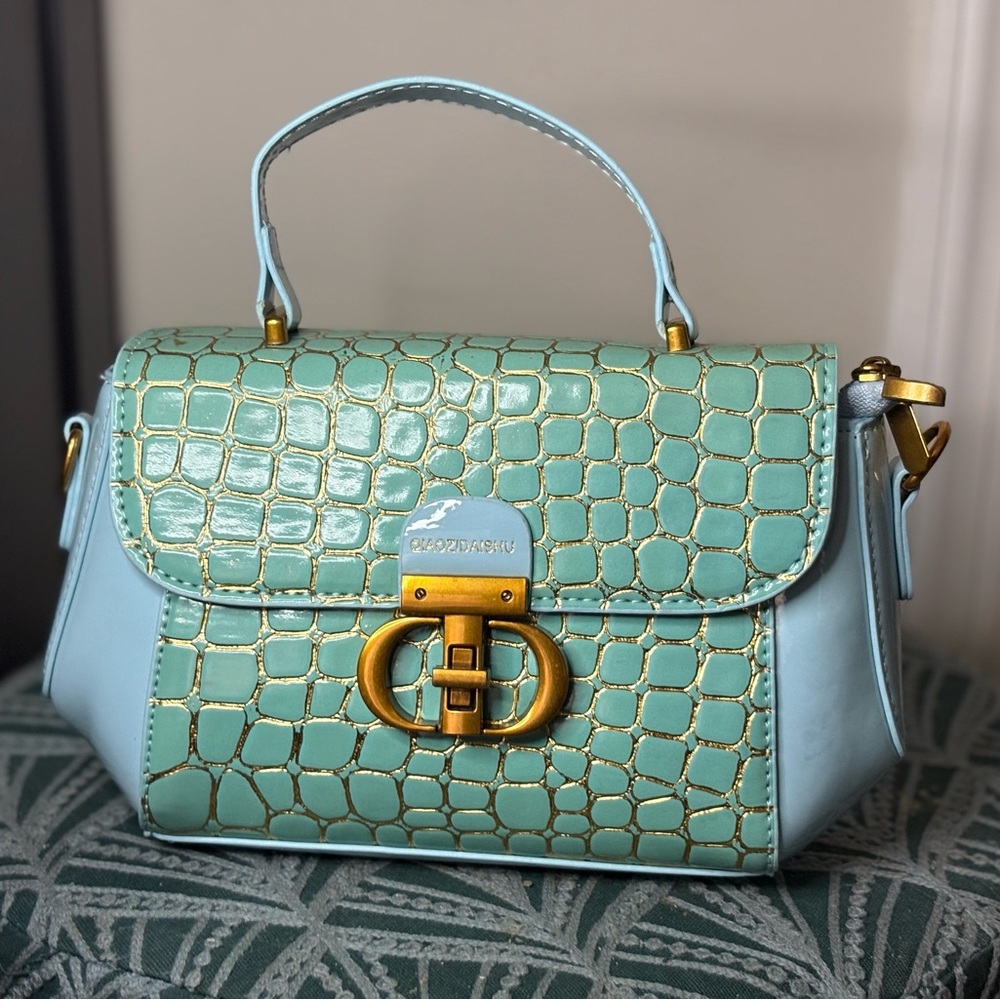 Elegant Mint Green Crocodile Pattern Handbag - image 3